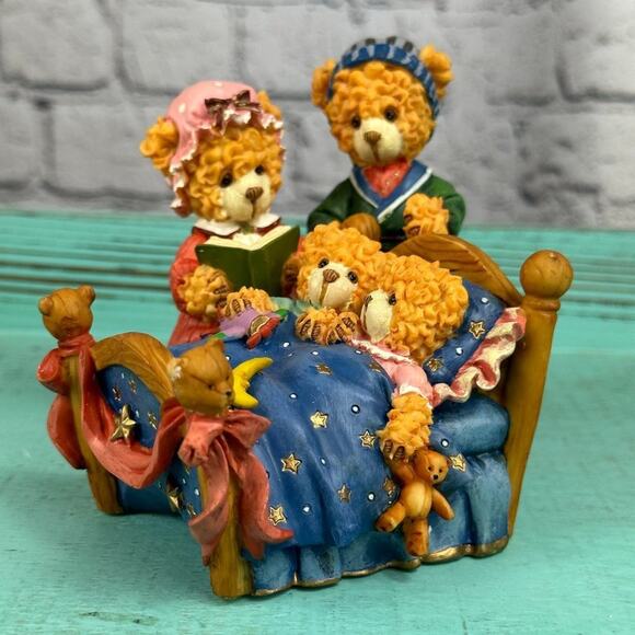 'The Bearsley Family Collection' - All Tucked in Their Bed Christmas Bears